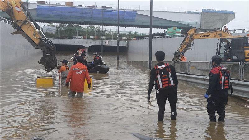 韓豪雨成災　清州地下車道被淹事故已7死