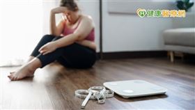 心理飢餓也就是所謂的「情緒飢餓」。陳建名醫師指出，前往門診尋求減重治療的民眾超過8成都屬於情緒飢餓。