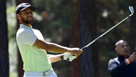 金州勇士球星柯瑞熱愛打高球。（圖／翻攝自柯瑞FB）