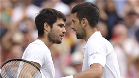 艾卡拉茲（Carlos Alcaraz）力克喬科維奇。（圖／美聯社／達志影像）