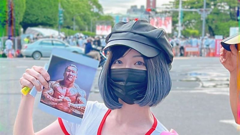 雪乳戰神716凱道遊行　現身爆突發狀況