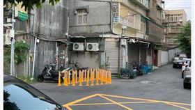 台北巷弄驚見「神秘三角洲」狂用28根防撞桿　真相曝光！　　路上觀察學院