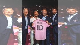 ▲阿根廷足球巨星梅西（Lionel Messi）17日出席邁阿密國際的加盟儀式。（圖／翻攝自邁阿密國際臉書）