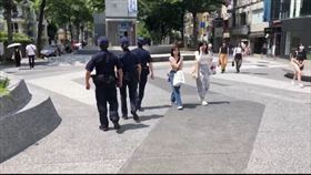 女網友表示，不知道從什麼時候開始，總有一群男生在捷運中山站出口搭訕女生。警方已加強巡邏。（圖／捷運隊提供）