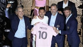▲阿根廷足球名將梅西（Lionel Messi）正式加盟邁阿密國際隊。（圖／美聯社／達志影像）