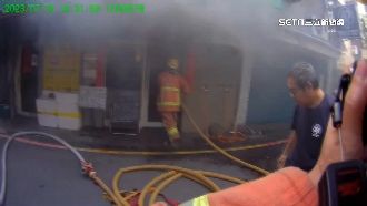 海產店火警　消防「遠端教學」救4童逃生