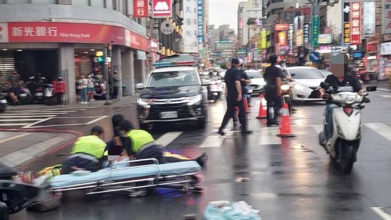 三和夜市死亡車禍！騎士撞上迴轉車重創亡
