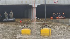 南韓／韓國連日暴雨至少31死　淹水地下車道尋獲多具遺體（圖／美聯社／達志影像）