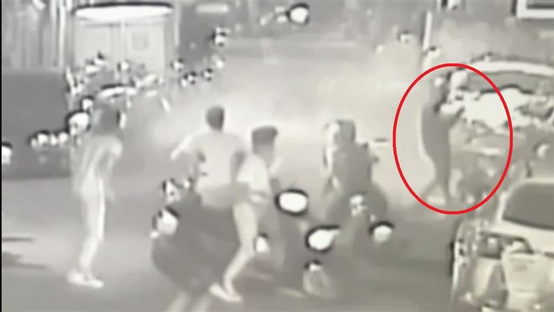 三重男向仇家丟炮竹…因跑太慢遭追上砍傷