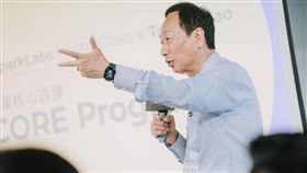 鴻海創辦人郭台銘投書《華盛頓郵報》，批評總統蔡英文與副總統賴清德拒絕接受「一中框架」。（圖／翻攝自郭台銘臉書）