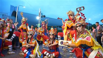 女子官將首跳出一片天！家人驚喜探班