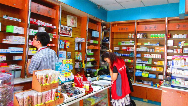 防疫再鬆綁　疾管署擬放寬藥局口罩令