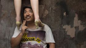 依依po圖表示北村豐晴在下方看。（圖／翻攝自臉書）