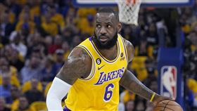 ▲湖人球星詹姆斯（LeBron James）是第2老現役的NBA球員。（圖／美聯社／達志影像）