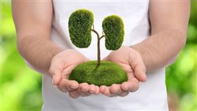 腎臟腫瘤若進行部分腎切除手術、保留健康的腎元，可減少病人未來走向慢性腎臟疾病、洗腎的機會。