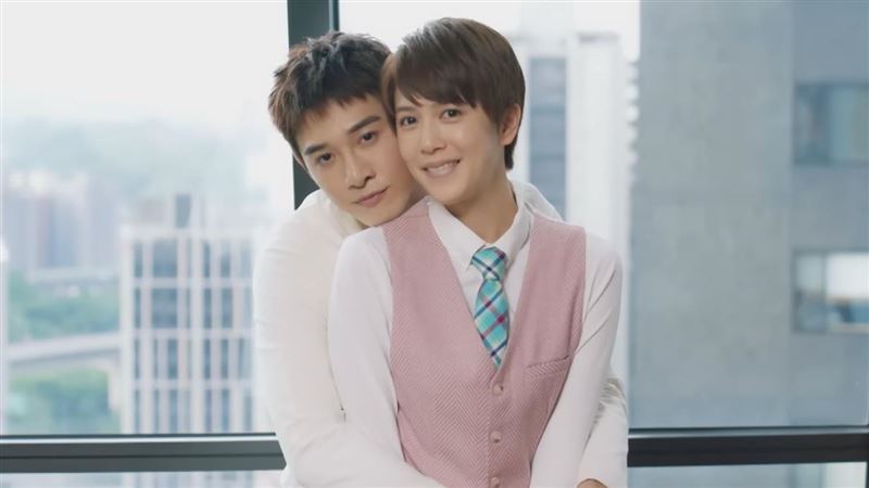 張立昂「甜蜜告白劉奕兒」超閃互動網看哭