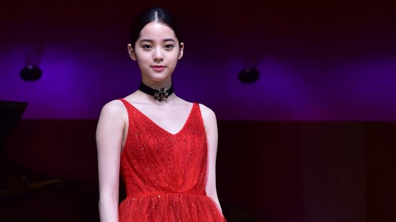 歐陽娜娜緊身T勾勒邪惡形狀　網：發育好