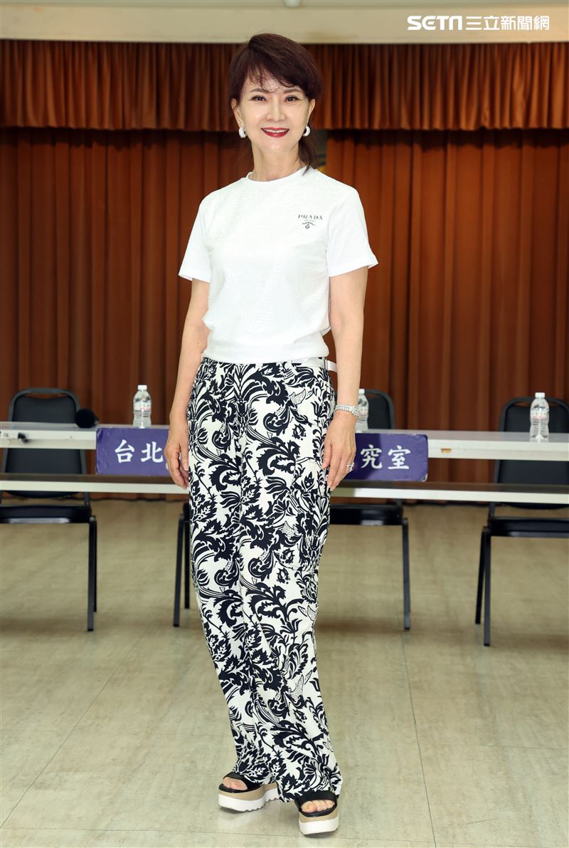 鄧美芳出席星光閃閃彩繪天地。（圖/記者邱榮吉攝影）