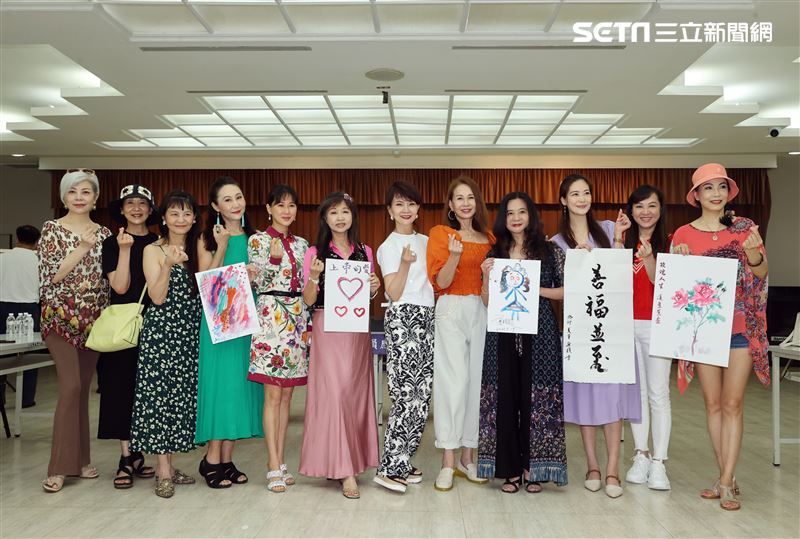 鄧美芳、周丹薇、楊潔玫、程秀瑛、姚采穎，凌蕙蕙、胡翡翠、米凱莉、苗蔚蘭、龔蓮華出席星光閃閃彩繪天地。（圖/記者邱榮吉攝影）