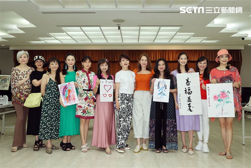 鄧美芳、周丹薇、楊潔玫、程秀瑛、姚采穎，凌蕙蕙、胡翡翠、米凱莉、苗蔚蘭、龔蓮華出席星光閃閃彩繪天地。（圖/記者邱榮吉攝影）