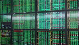 台股大跌600點 交易所 台股綠油油 號子 （圖／記者戴玉翔攝影）