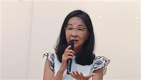 前中國小姐張淑娟今（5）日在國民黨立委王鴻薇陪同下召開記者會。（圖／記者盧素梅攝影）
