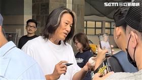 韓哥現身球場幫粉絲簽名。（圖／記者黃閔攝影）