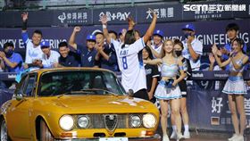 韓哥開車進場。（圖／記者楊澍攝影）