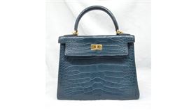 ▲台北分署舉行imB吸金案名牌包拍賣，Hermes愛馬仕Kelly凱莉包共26次出價，25萬元起標，77萬元拍定。（圖／翻攝畫面）