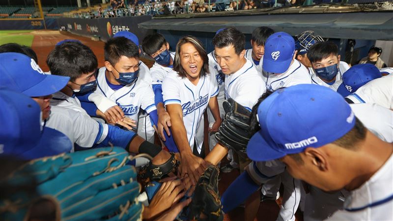 郭俊麟化解滿壘中繼5局　悍將42天再連勝