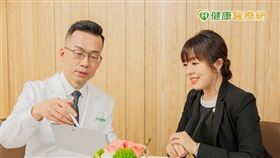 安法診所主任醫師何旭爵表示，即使是注重日常保健的熟齡族群，腸內菌叢生態仍有可能不平衡，而有可能導致未來的健康及失智風險