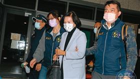 ▲林姿妙（中）去年才被宜蘭地檢署起訴，違反《貪污治罪條例》等罪，今宜蘭縣政府又爆出貪汙案。（圖／資料照）