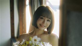 元元多組性感辣照展現不同風貌。（圖／尖端出版提供）
