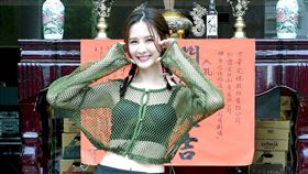 尹馨、安心亞、藍葦華、王自強、蔡明修、亮哲和美麗本人出席《孔雀魚》開鏡。（圖／華視提供）