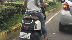 電動自行車上路「多這1根」！3萬人看傻：哪裡怪怪的（圖／翻攝自爆廢公社）