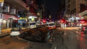 南非約翰尼斯堡發生「不明原因爆炸」　釀1死48傷▲。（圖／美聯社／達志影像）