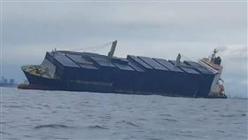 天使輪翻覆。（圖／翻攝自記者爆料網）