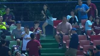 江坤宇首轟！日大叔接球濺血　網歪樓看妹