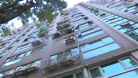 意外對面大樓冷氣室外機20多台 多半僅