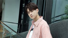 洪暐哲三立新聞網專訪。（圖/記者邱榮吉攝影）