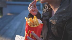 ▲霸佔座位、大聲嬉鬧叫囂 日本麥當勞禁止「這學校學生」進店（示意圖／pixabay）