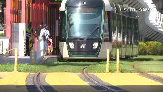 輕軌當小黃攔車　男「拍打車窗」影響安全