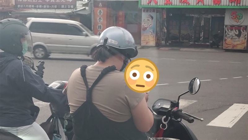 等紅燈不滑手機　她低頭做1事驚呆萬人