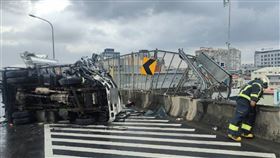 台65,貨車,翻覆,護欄,翻車,土城,捷運機廠,軌道,新北