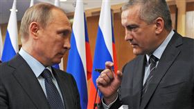 俄羅斯扶植的克里米亞行政首長阿克瑟諾夫(圖/美聯社/達志影像)