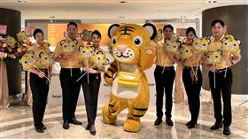 虎將與虎寶虎妞展現出台灣虎航年輕有活力的企業精神。（圖／台灣虎航提供）