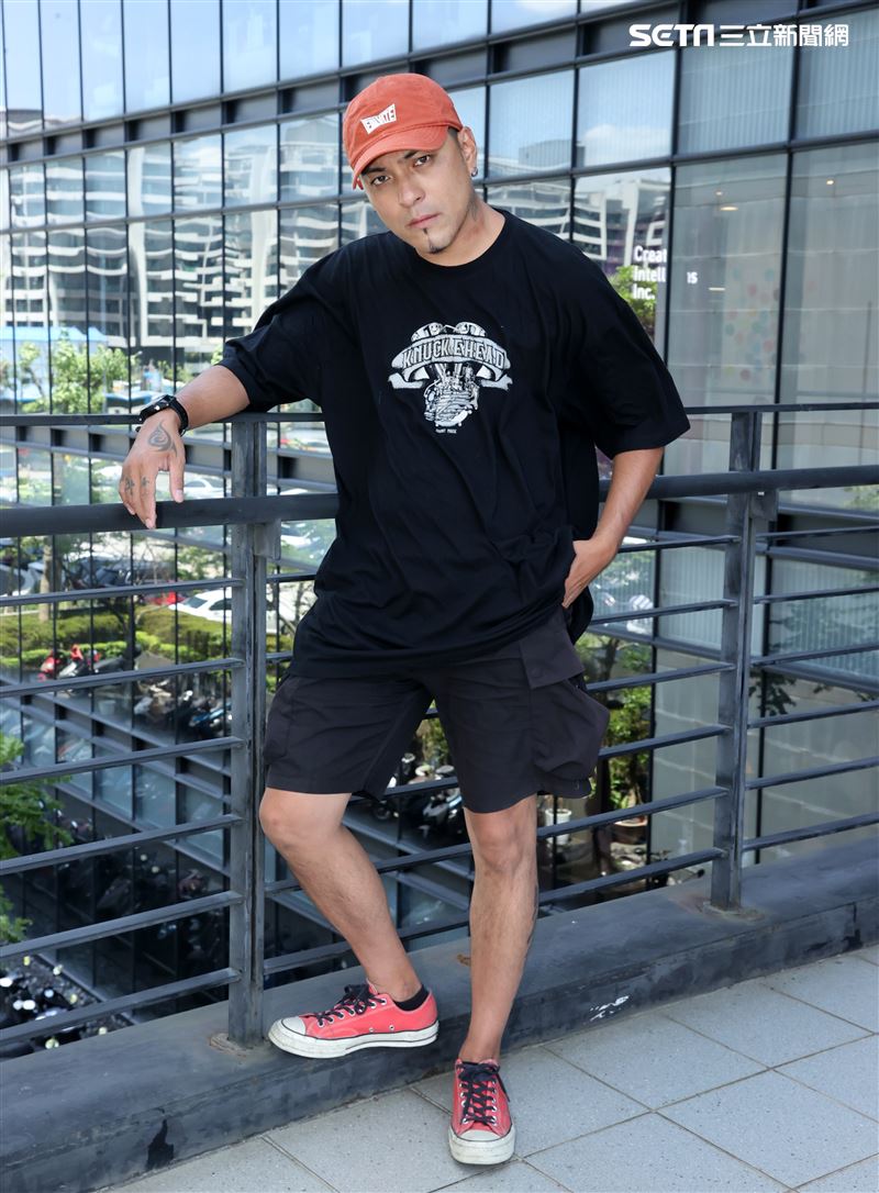 嘎嘎（潘俊佳）三立新聞網專訪。（圖/記者邱榮吉攝影）