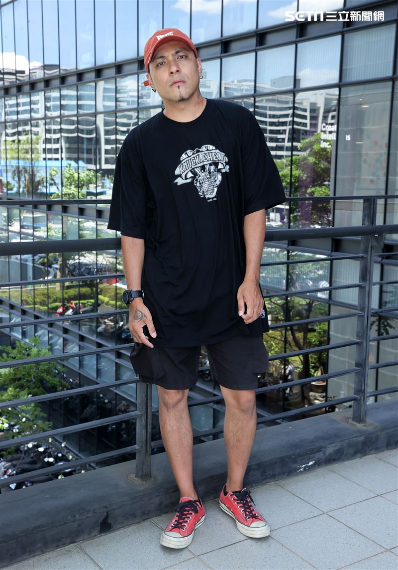 嘎嘎（潘俊佳）三立新聞網專訪。（圖/記者邱榮吉攝影）