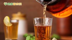 除了茶飲緩解症狀外，因新冠肺炎侵犯人體的免疫系統，導致免疫系統失衡，生活作息及飲食也要多加注意才能加速身體的修復。