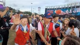 郭台銘參加「2023花蓮縣原住民族聯合豐年節」擔任神秘嘉賓，立委傅崐萁、花蓮縣長徐榛蔚